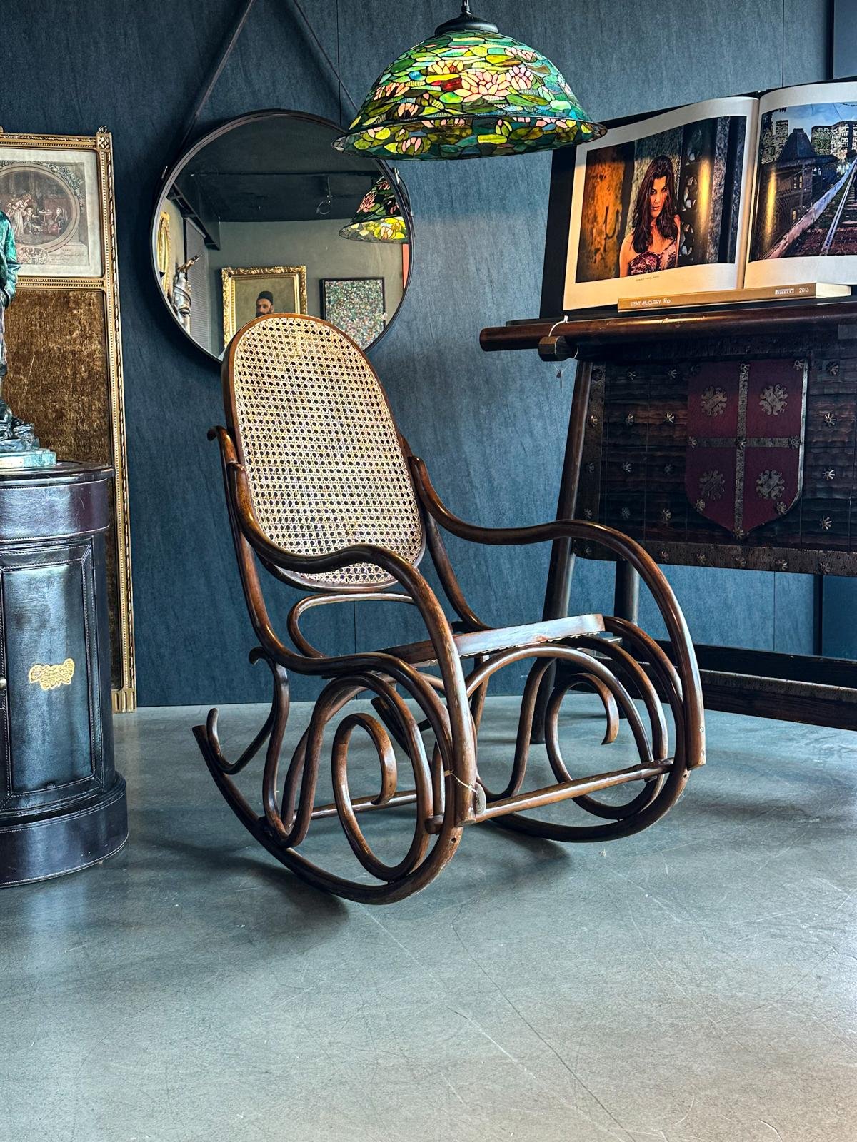 Thonet Sallanan Koltuk