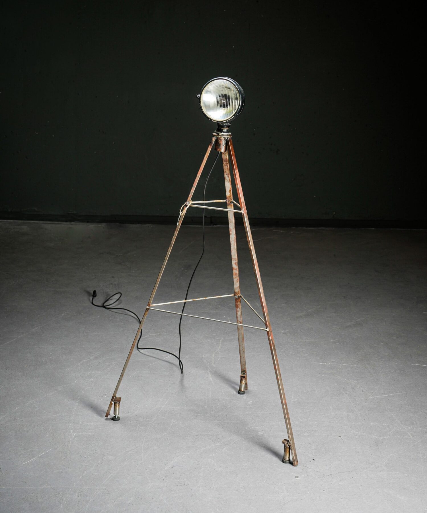 Endüstriyel Tripod Lambader