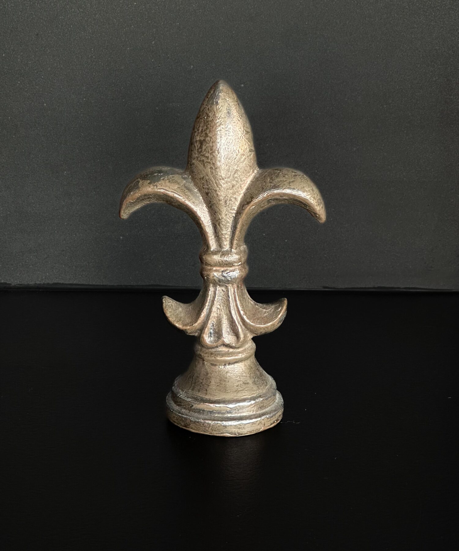 "Fleur de Lys" Figürü