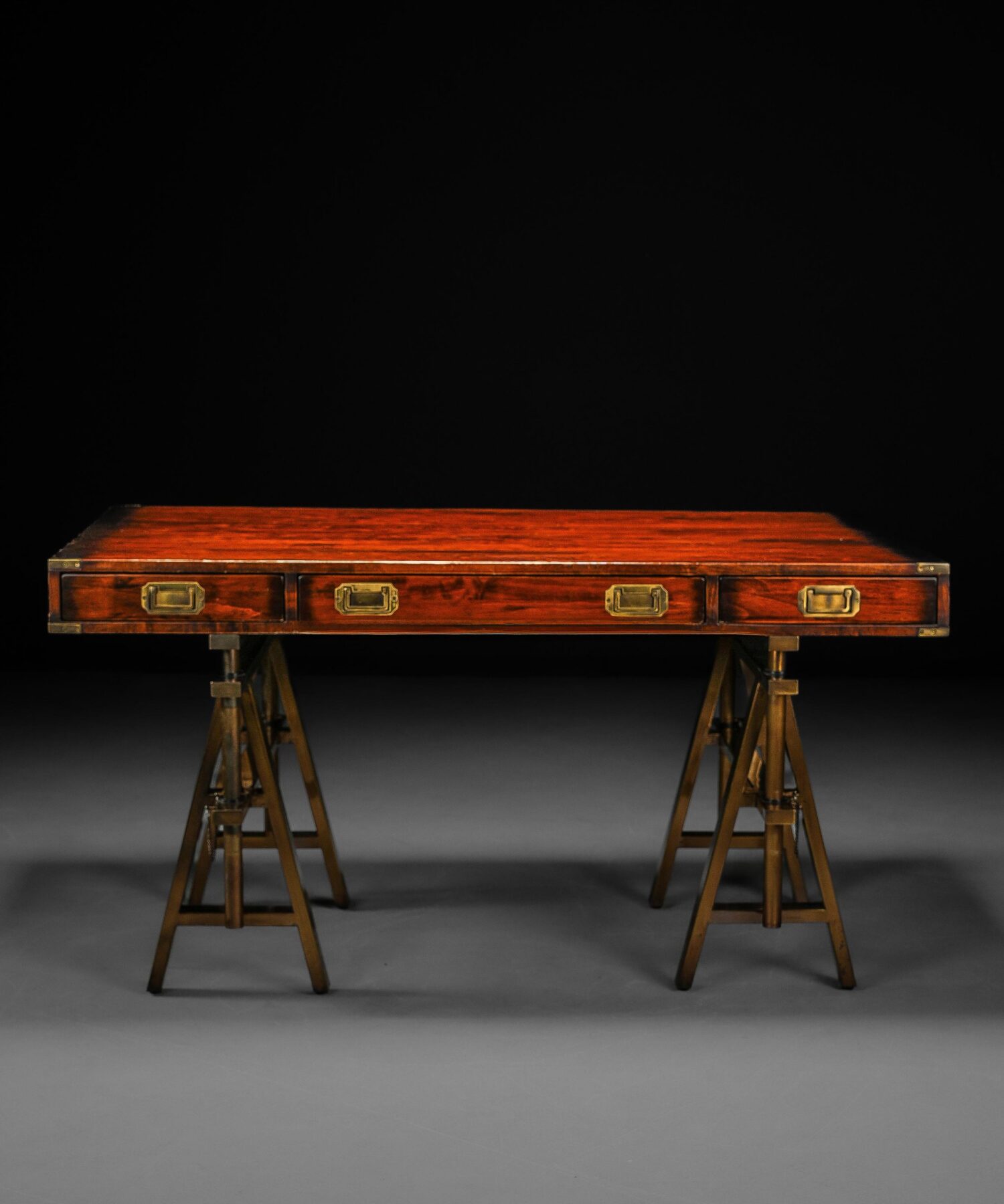 Campaign Stili "Sawhorse" Ayaklı Masa