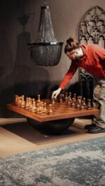 Büyük Ahşap Satranç Sehpası - Görsel 2