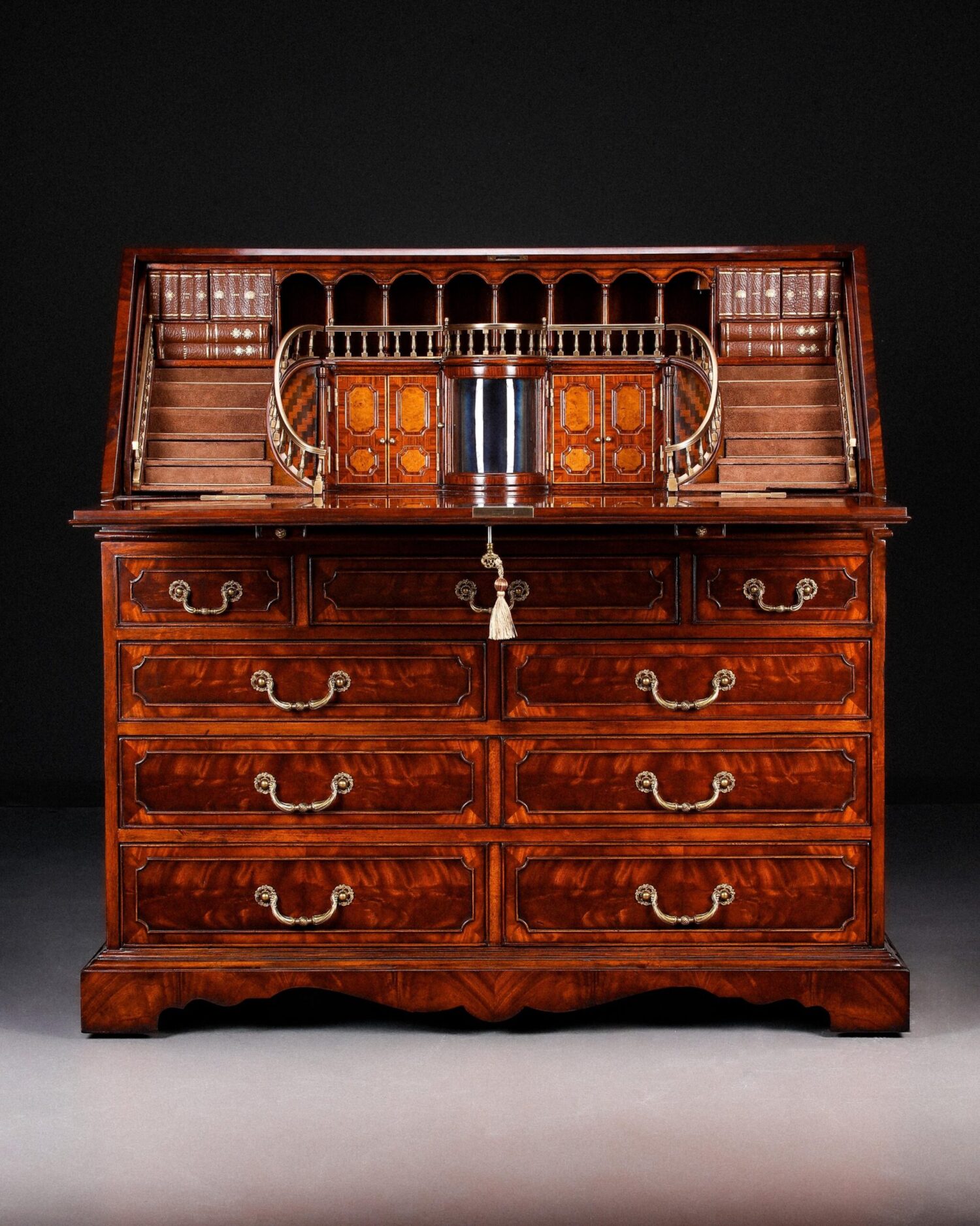 1000160646-scaled-1.jpg Theodore Alexander Althorp Çalışma Masası - Görsel 1