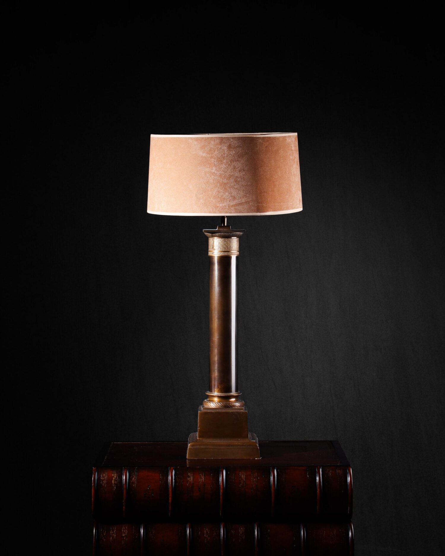 Kadife Başlıklı Bronz Abajur - Görsel 1