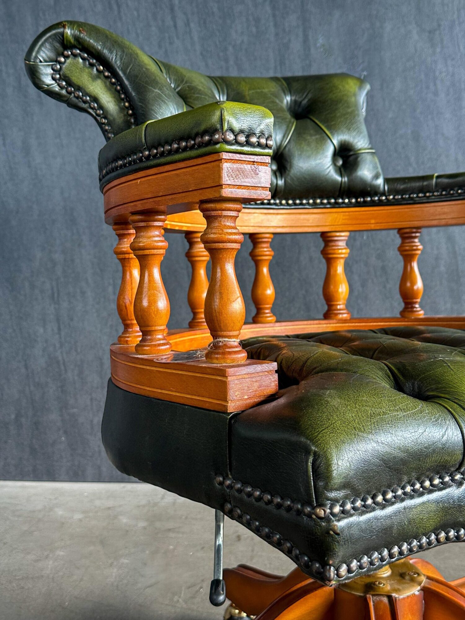 Chesterfield Captain's Chair - Görsel 5
