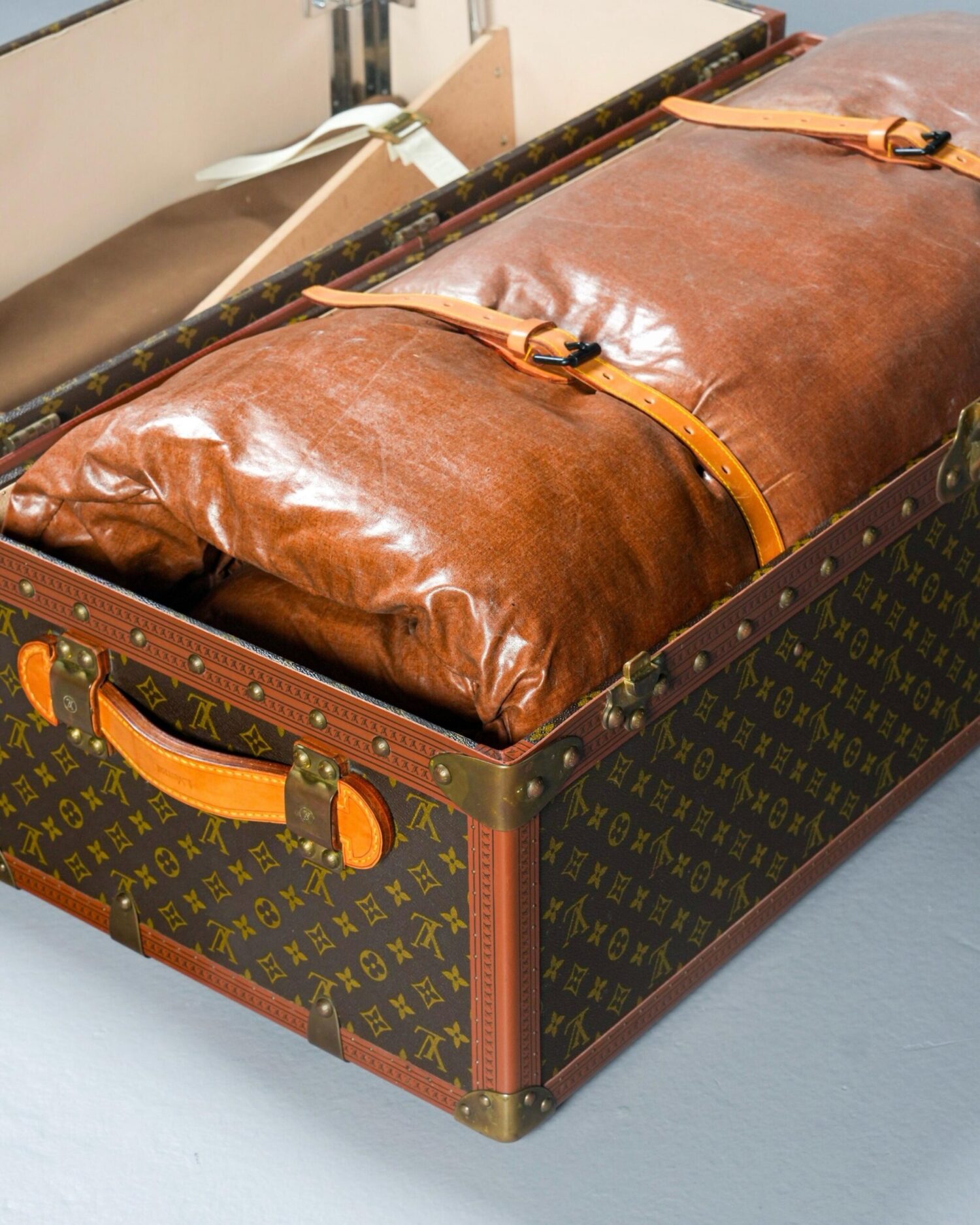 1000177592-scaled-1.jpg Louis Vuitton Malle-Lit / Sandık Yatak - Görsel 5