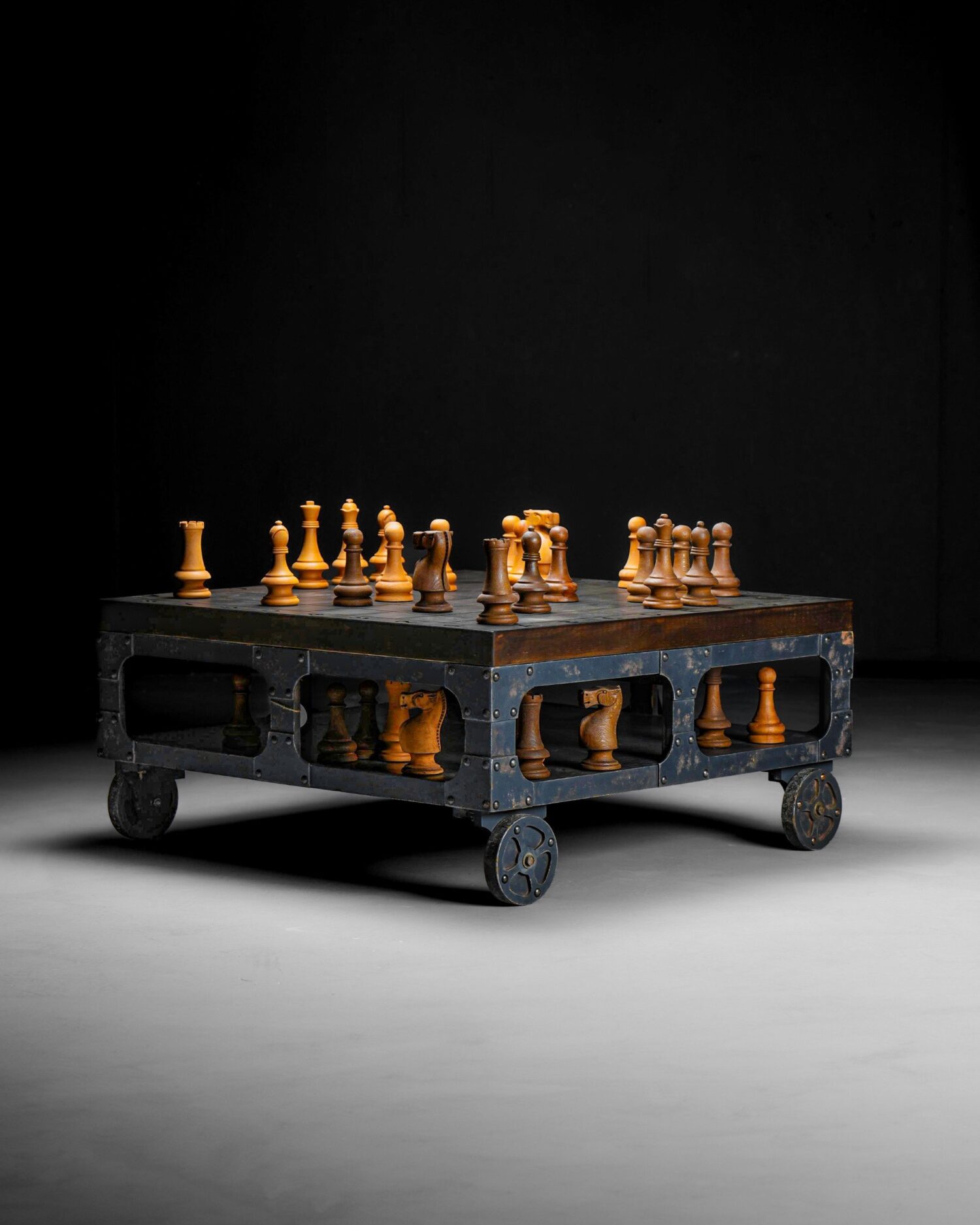 Tekerlekli Satranç Masası - Görsel 1