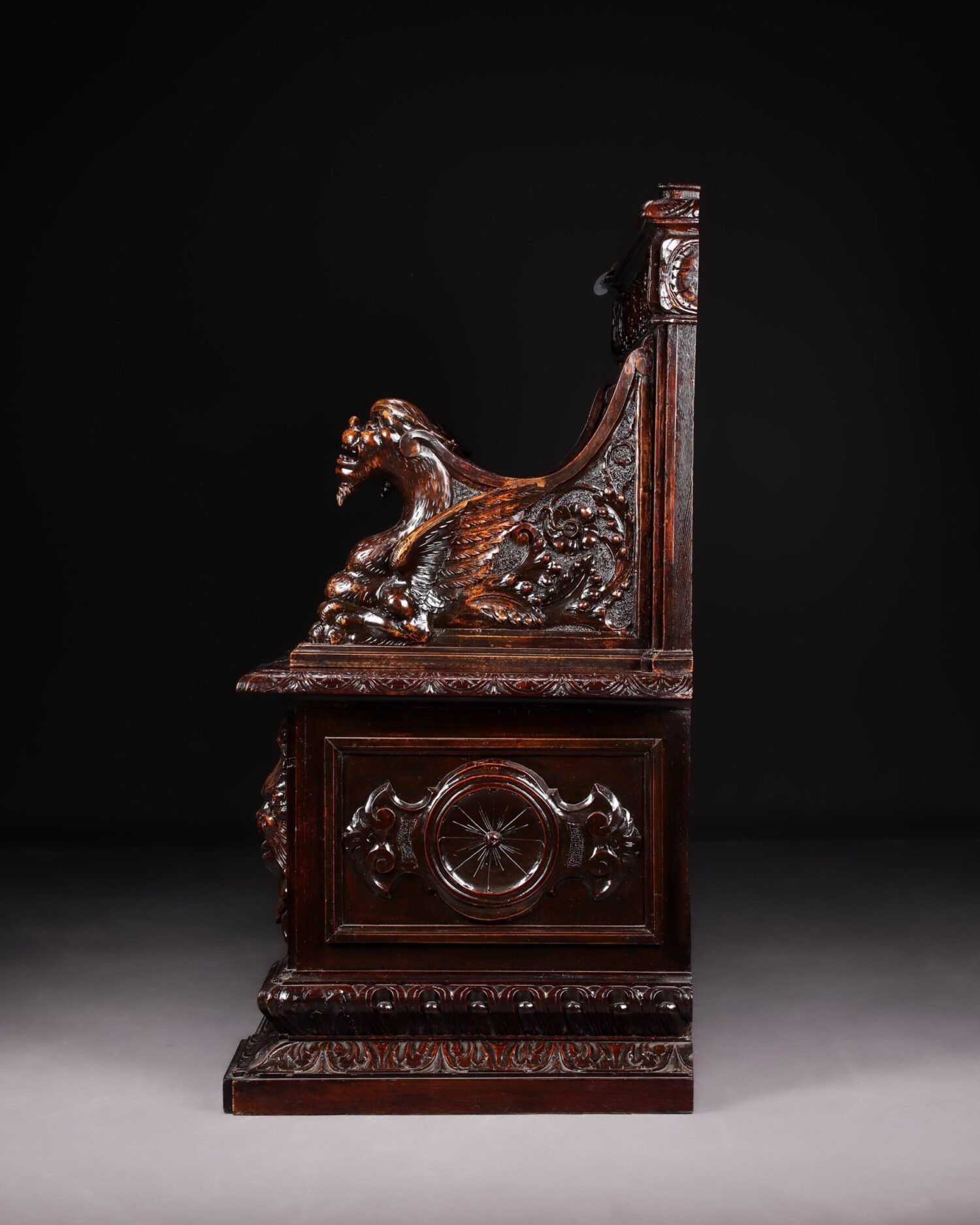 Ahşap Oyma Rönesans Bank - Görsel 3