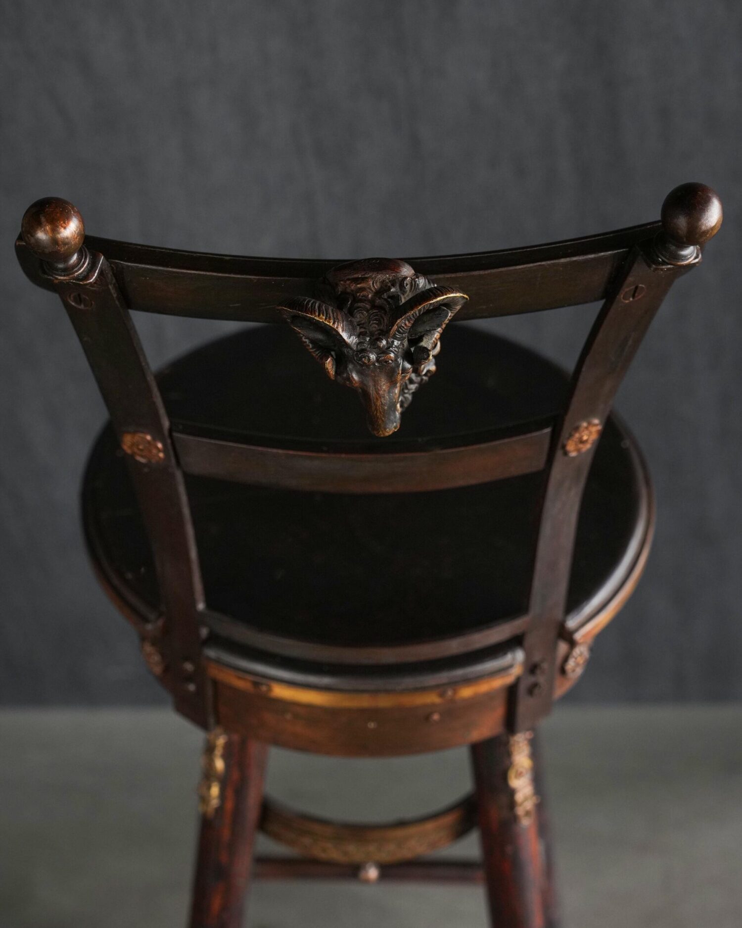 Koç Başı Bar Taburesi - Görsel 3