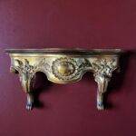 Altın Yaldızlı Ahşap Raf