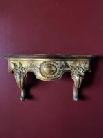 Altın Yaldızlı Ahşap Raf