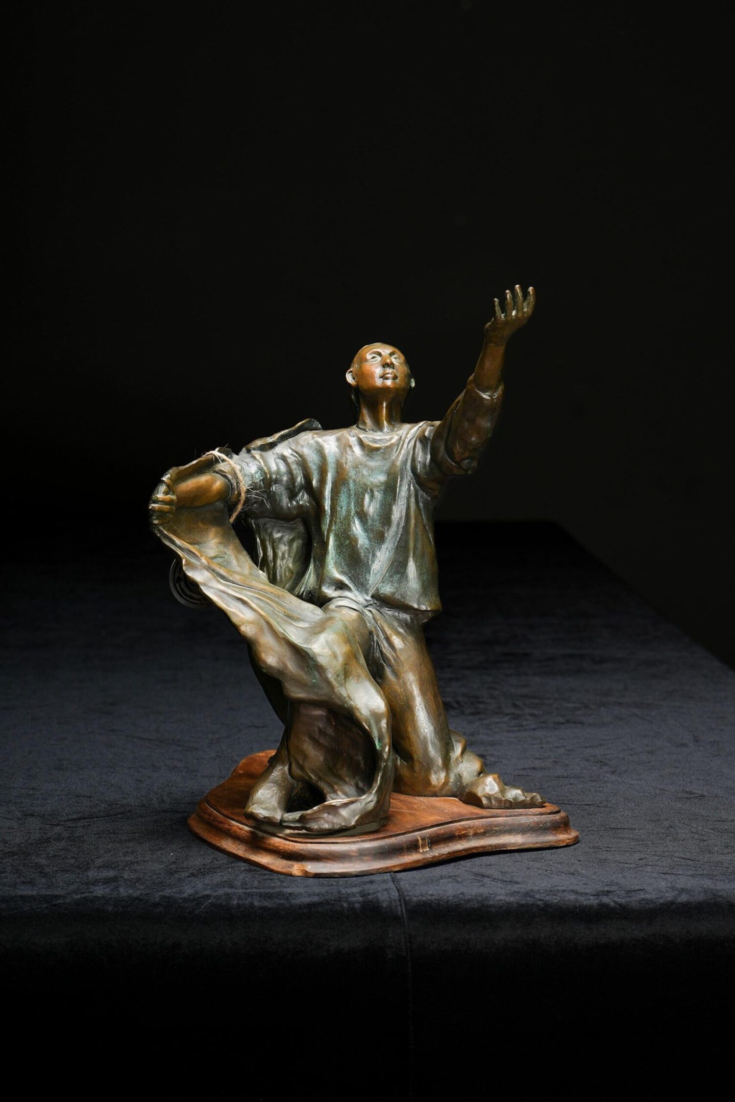 "Breaking Through" Bronz Heykel - Görsel 2