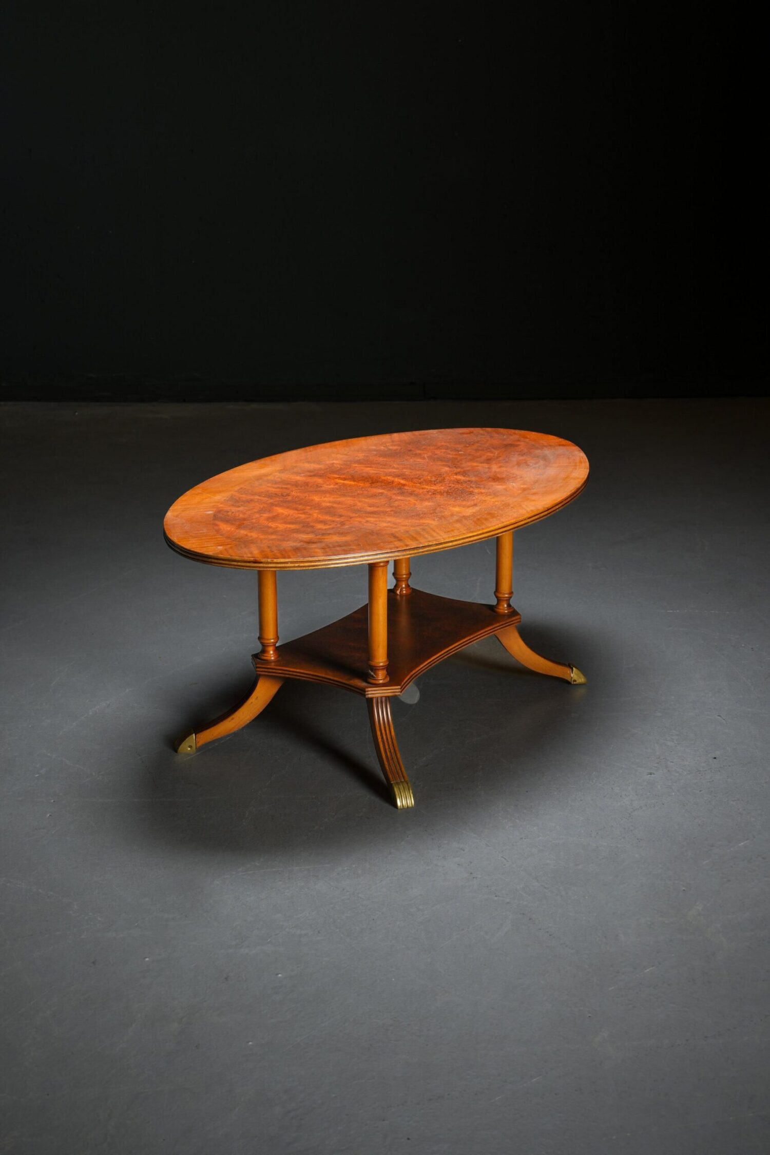 Burr Walnut Oval Sehpa - Görsel 1