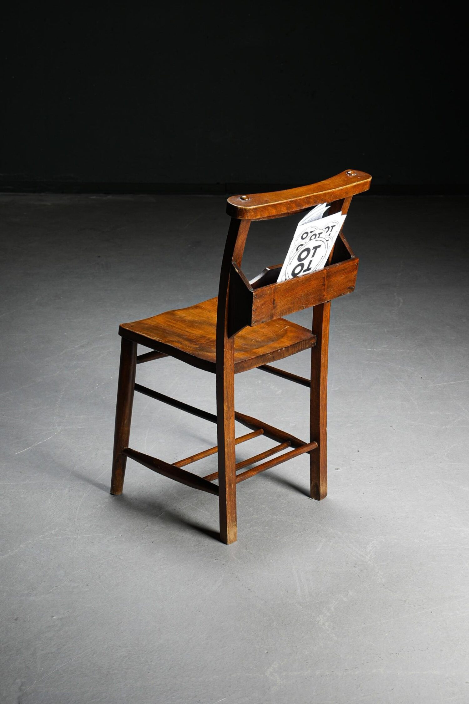 Sırt Hazneli Ahşap Sandalye - Görsel 1