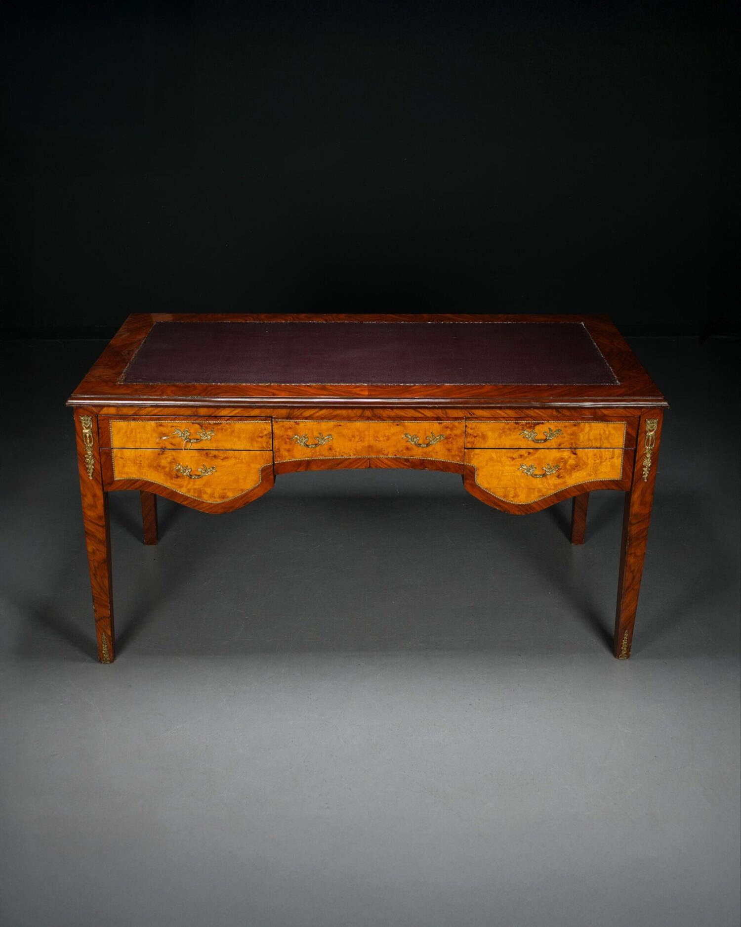 Bronz Kakmalı Çalışma Masası - Görsel 1