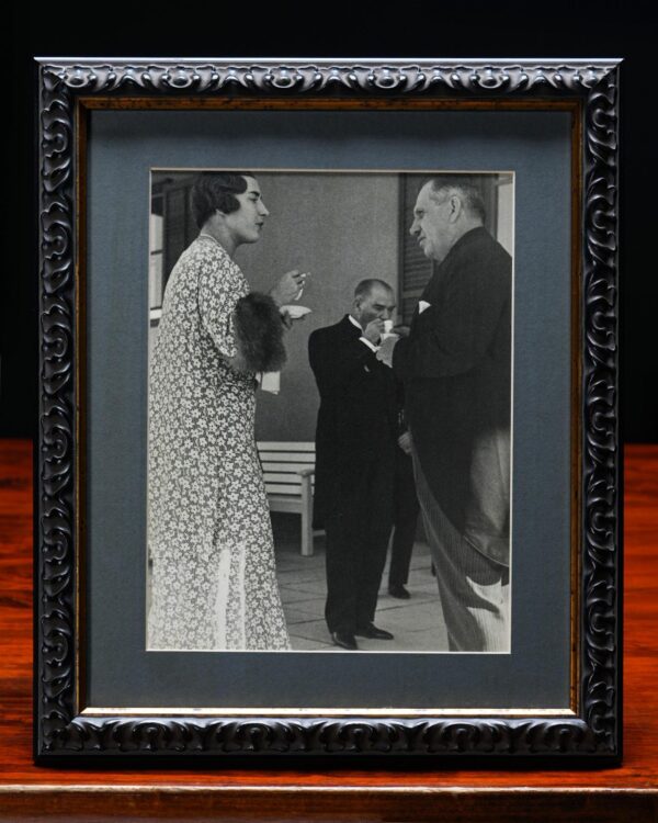 Atatürk Fotoğrafları - Alfred Eisenstaedt İmzalı ve Mühürlü, Gümüş Baskı - Kod 4022