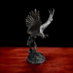 Büyük Tutya Kartal Heykeli