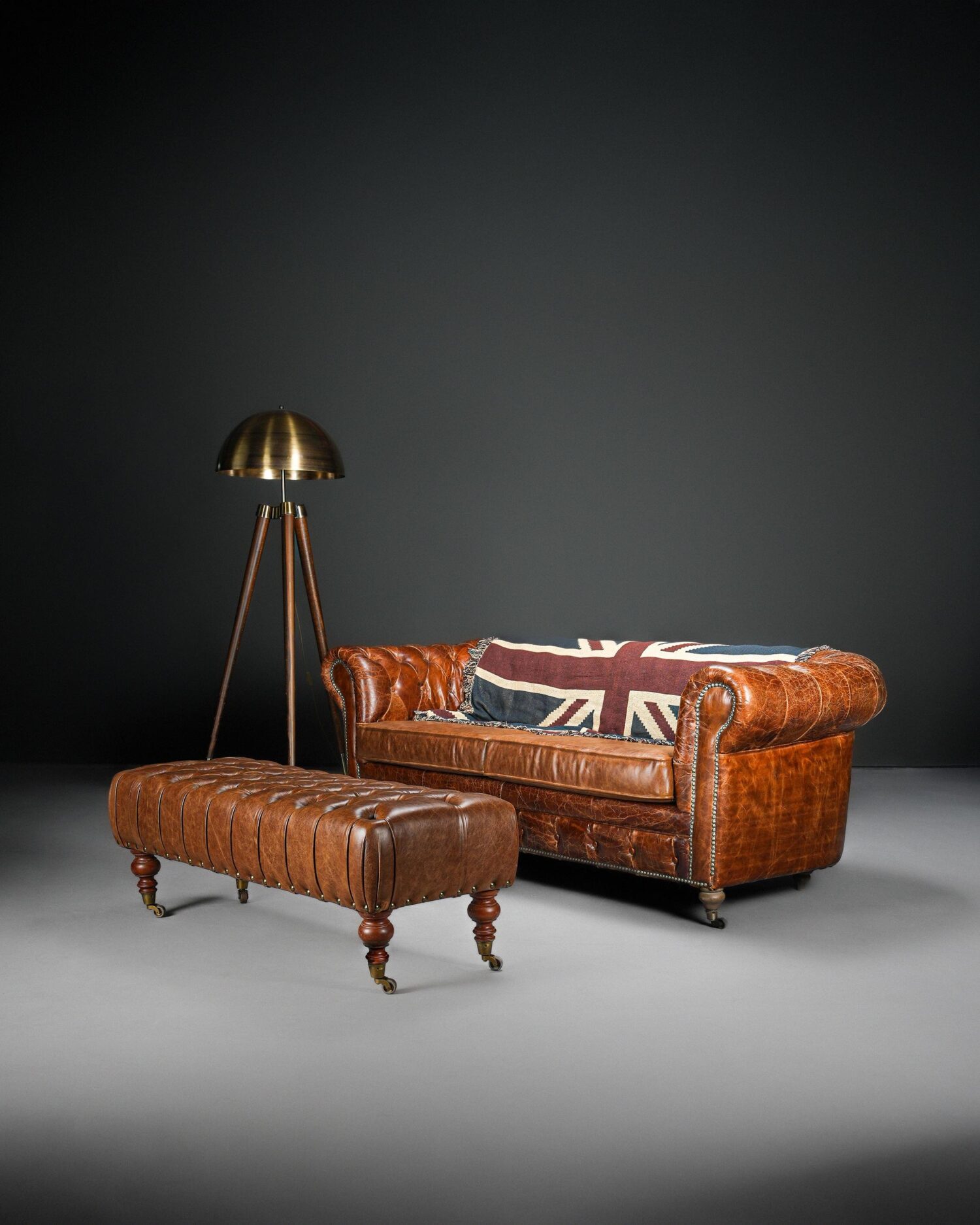 Chesterfield Kanepe ve Puf - Görsel 1