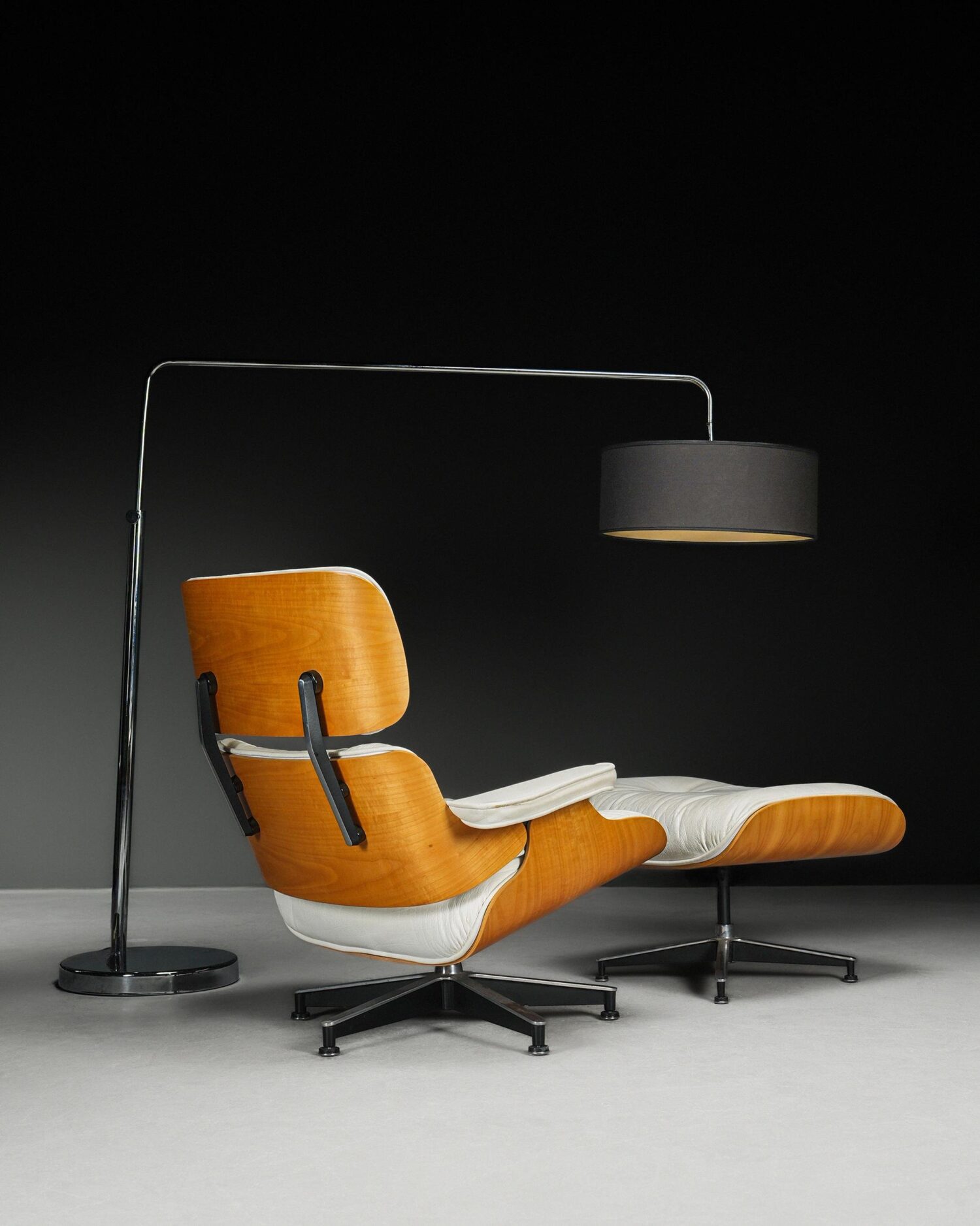 2025/08/1000217961-scaled.jpg Eames Lounge Chair & Ottoman - Görsel 5