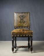 İnisiyalli Antika Deri Sandalye - Kod 455