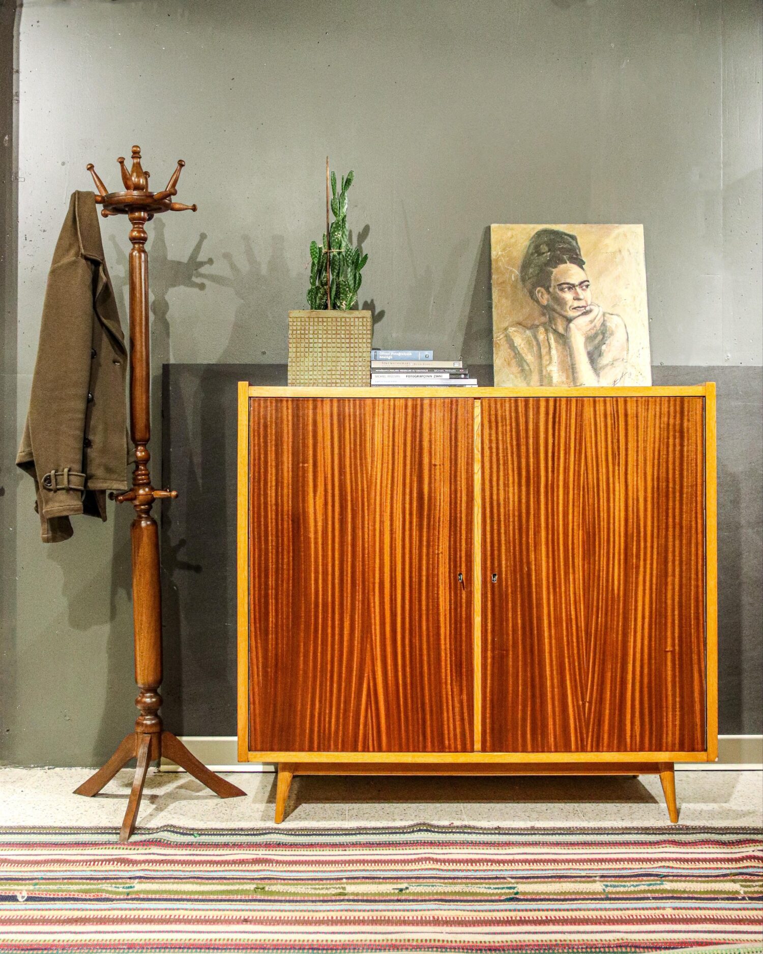 Mid-century Dolap - Görsel 1