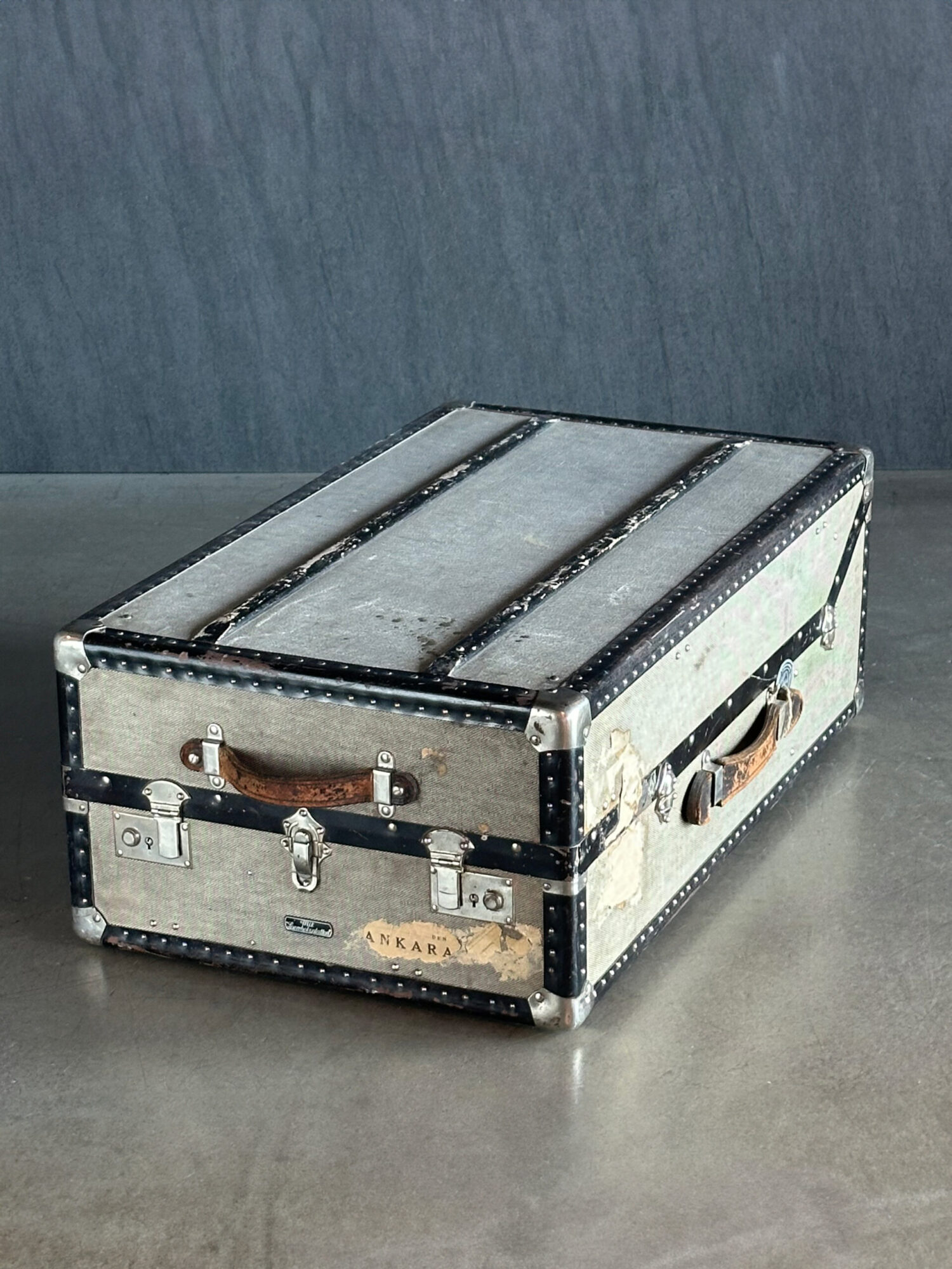 Deri Perçinli Valiz - Büyük - Görsel 1