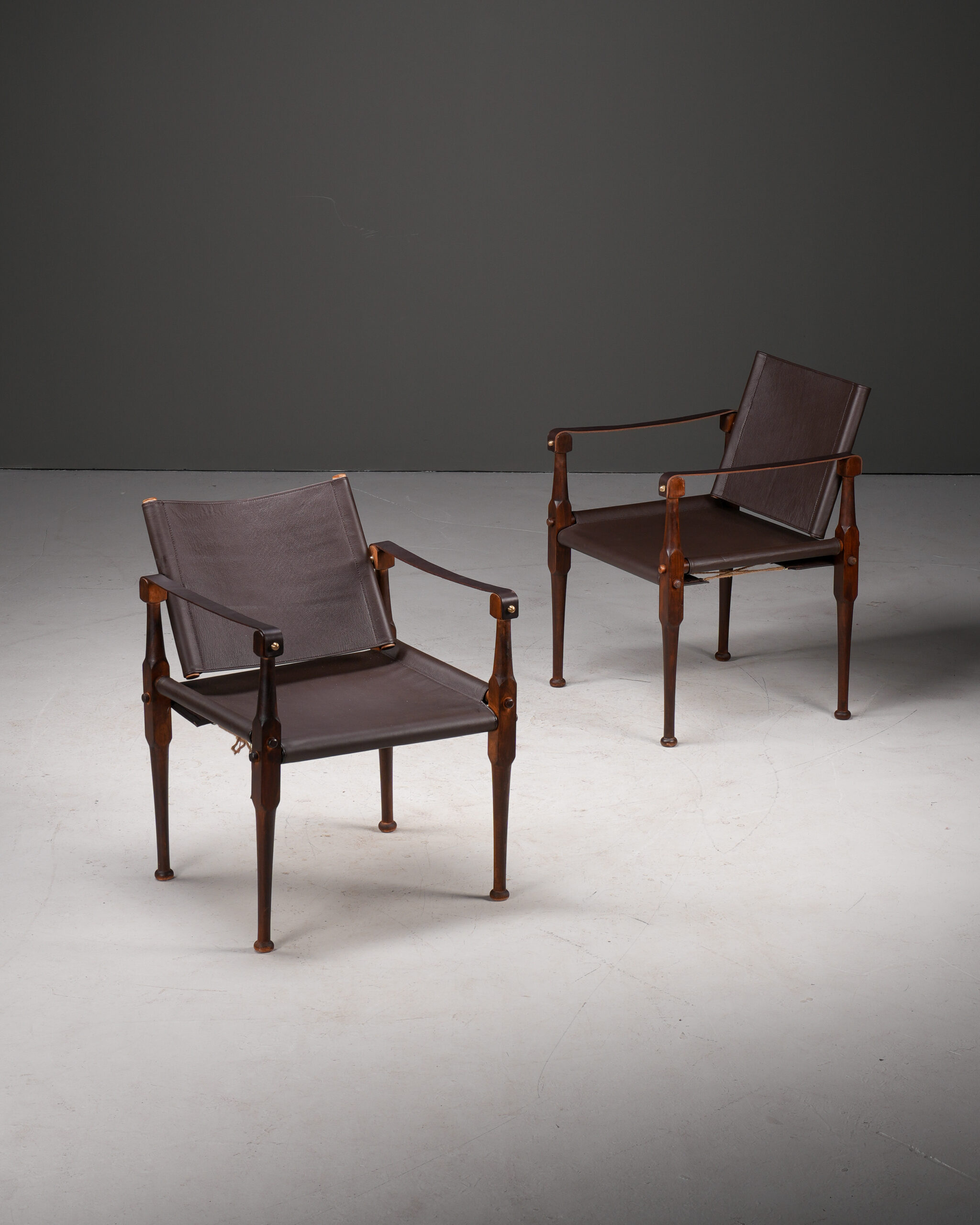 Kahverengi Deri Roorkhee Chair