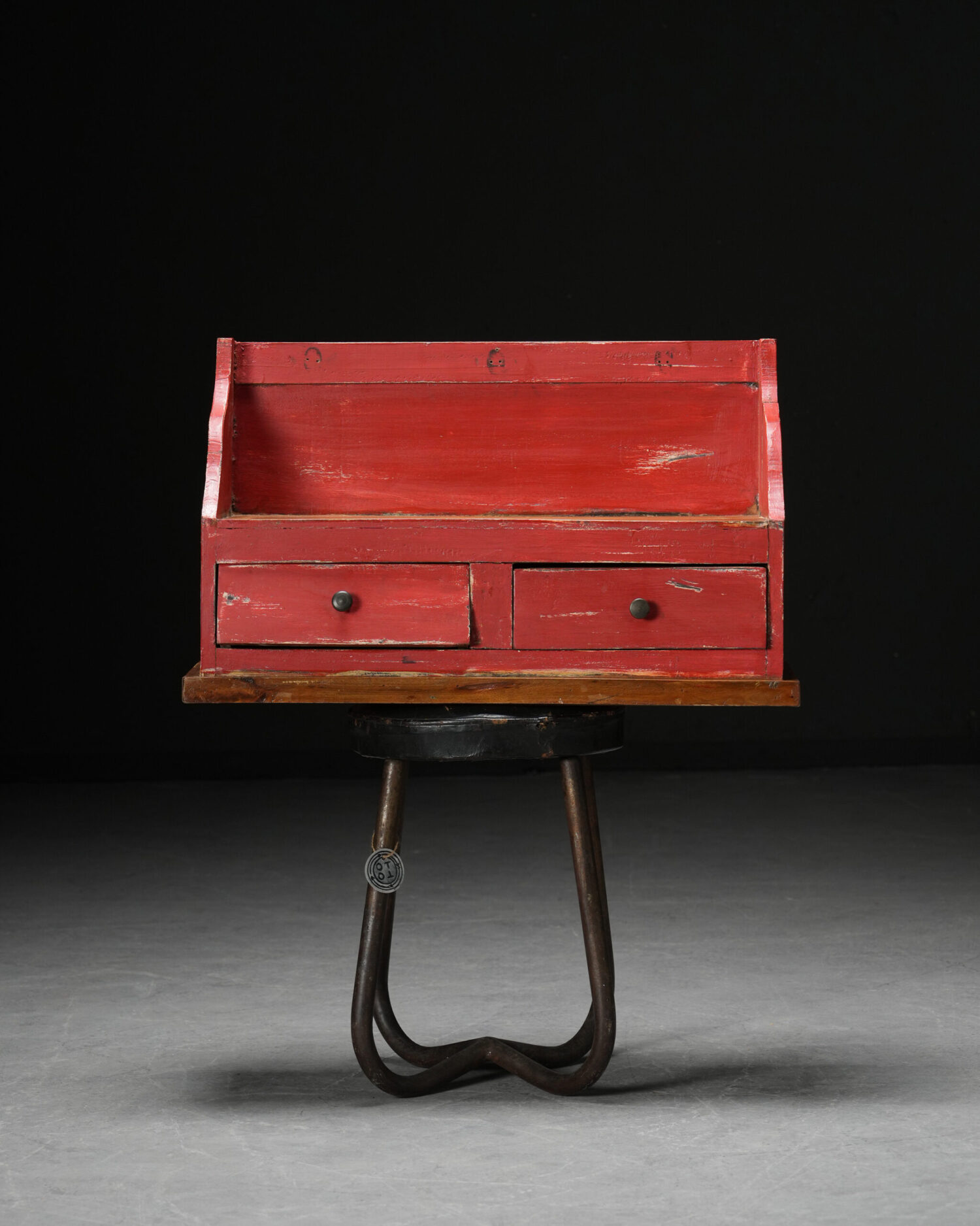 Kırmızı Ahşap Masaüstü Düzenleyici - Görsel 1