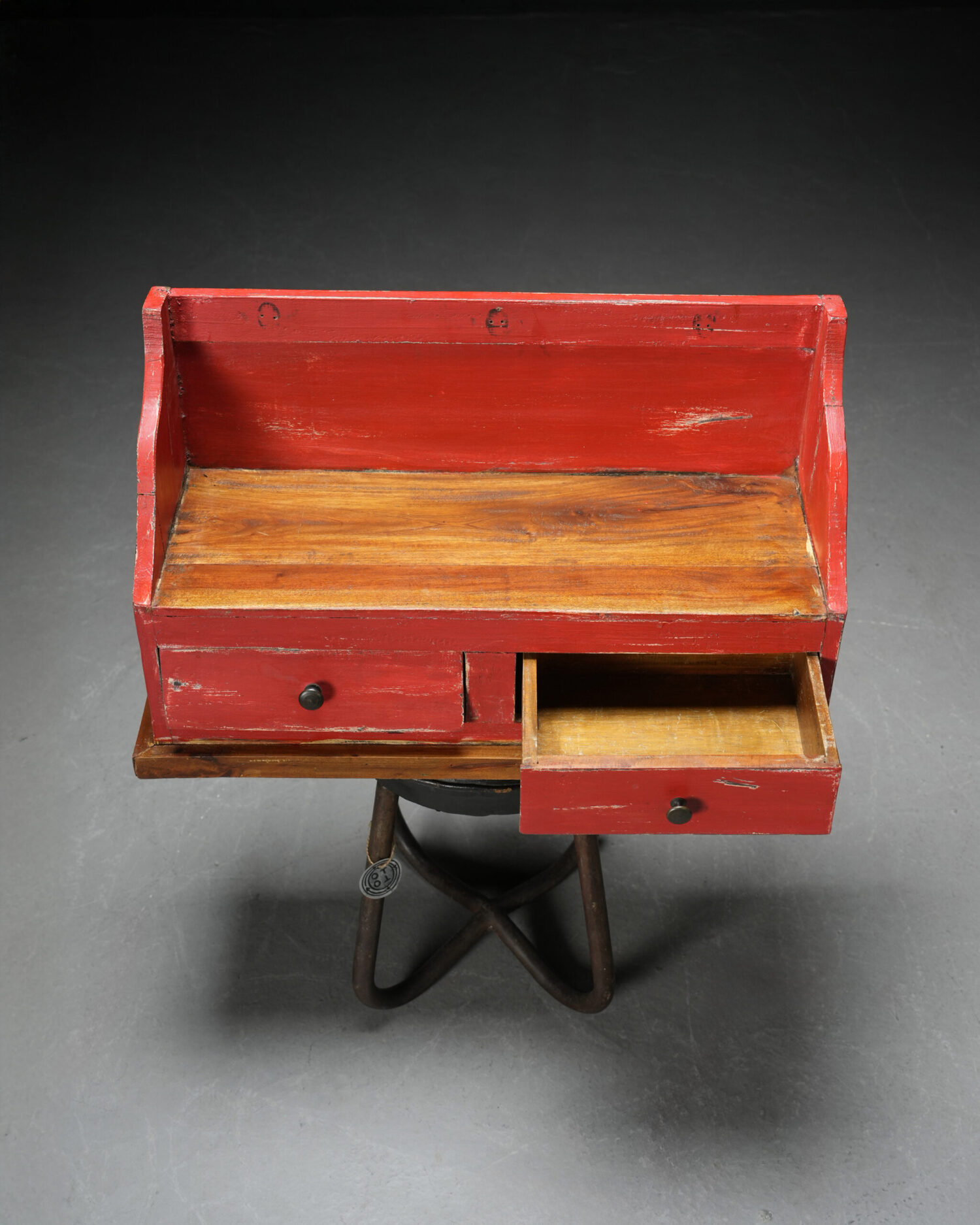 Kırmızı Ahşap Masaüstü Düzenleyici - Görsel 2