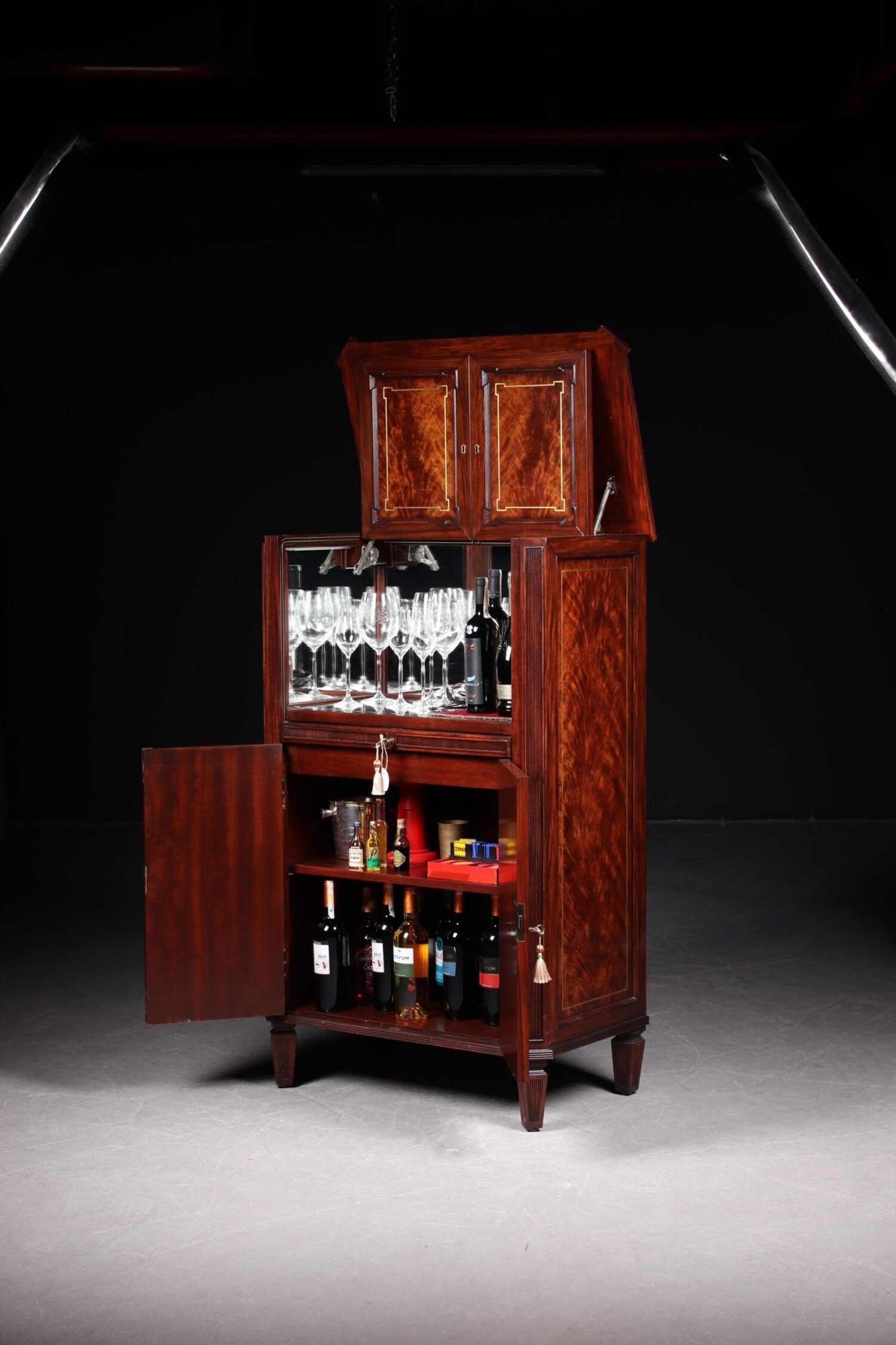 Theodore Alexander İçki Dolabı - Görsel 1