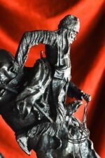 The Mountain Man Heykeli - Görsel 2