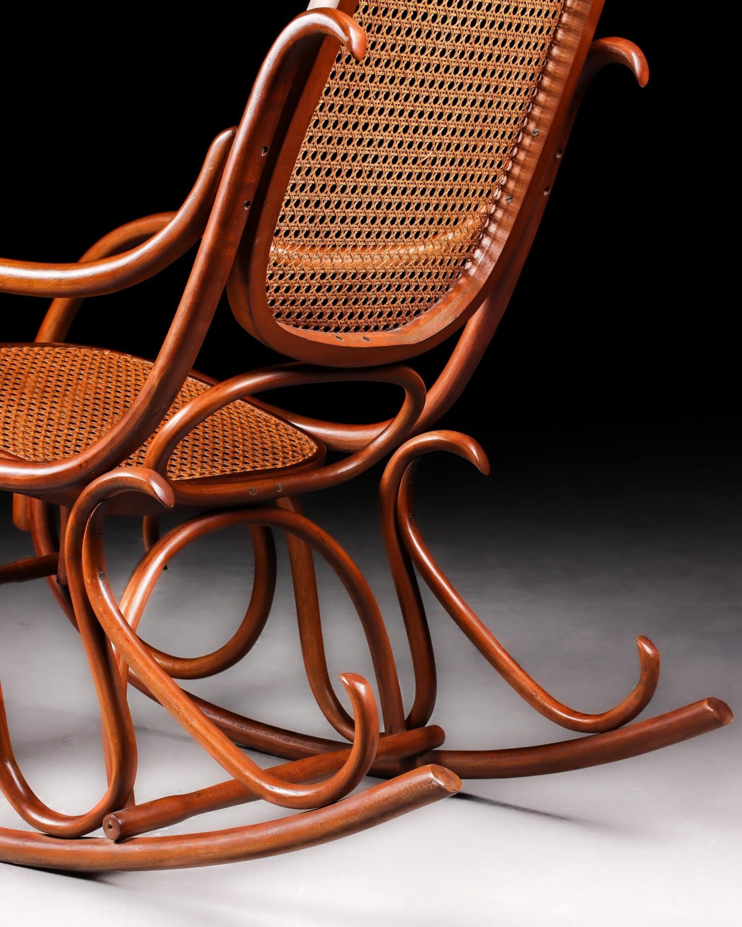 IMG-20241027-WA0046-scaled-1.jpg Thonet No.10 Sallanan Koltuk - Görsel 7