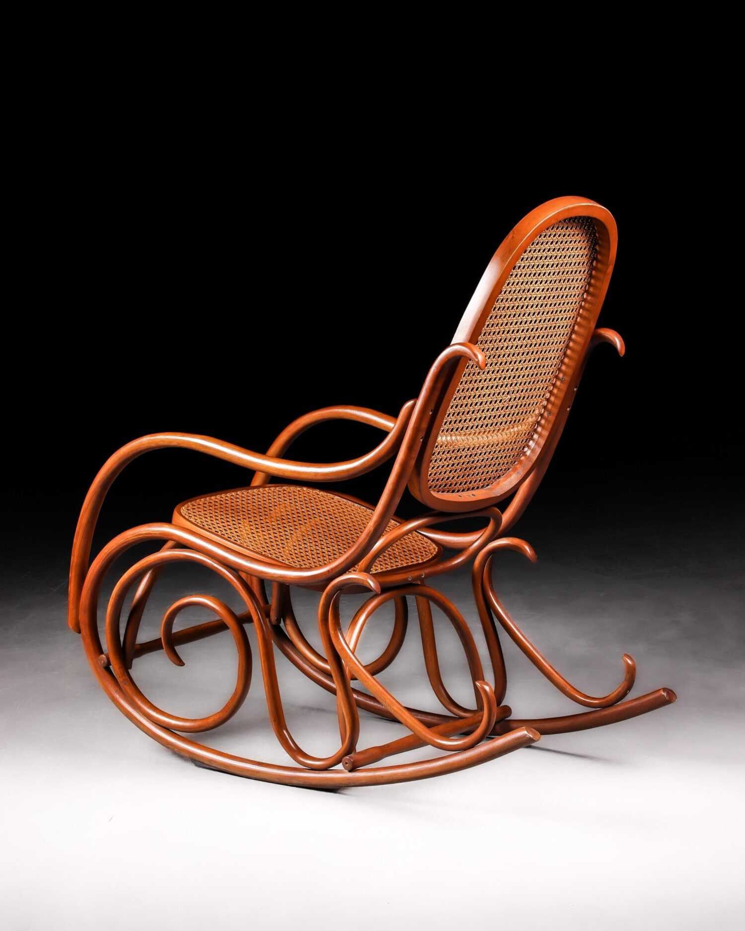 IMG-20241027-WA0047-scaled-1.jpg Thonet No.10 Sallanan Koltuk - Görsel 1