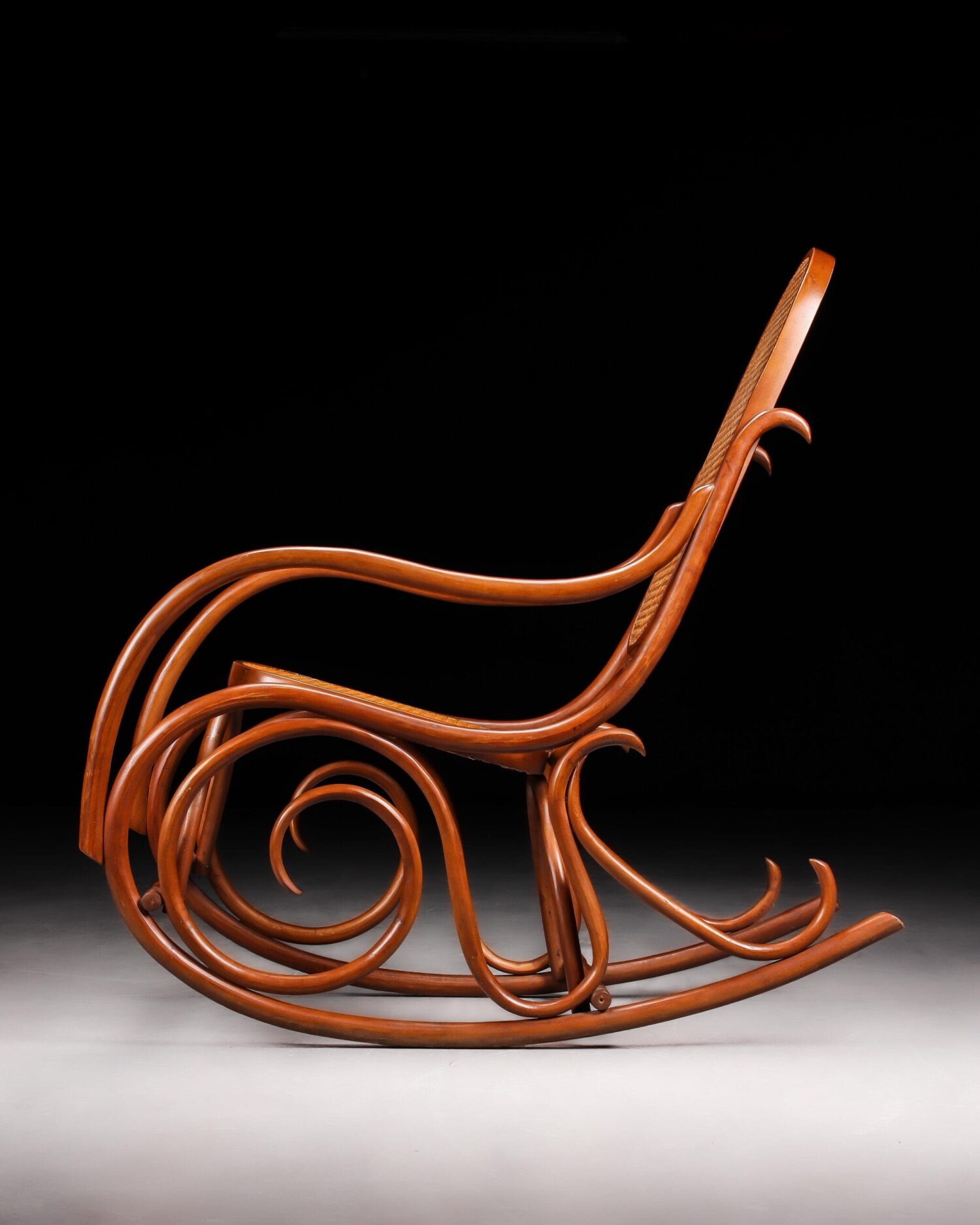 IMG-20241027-WA0053-scaled-1.jpg Thonet No.10 Sallanan Koltuk - Görsel 2