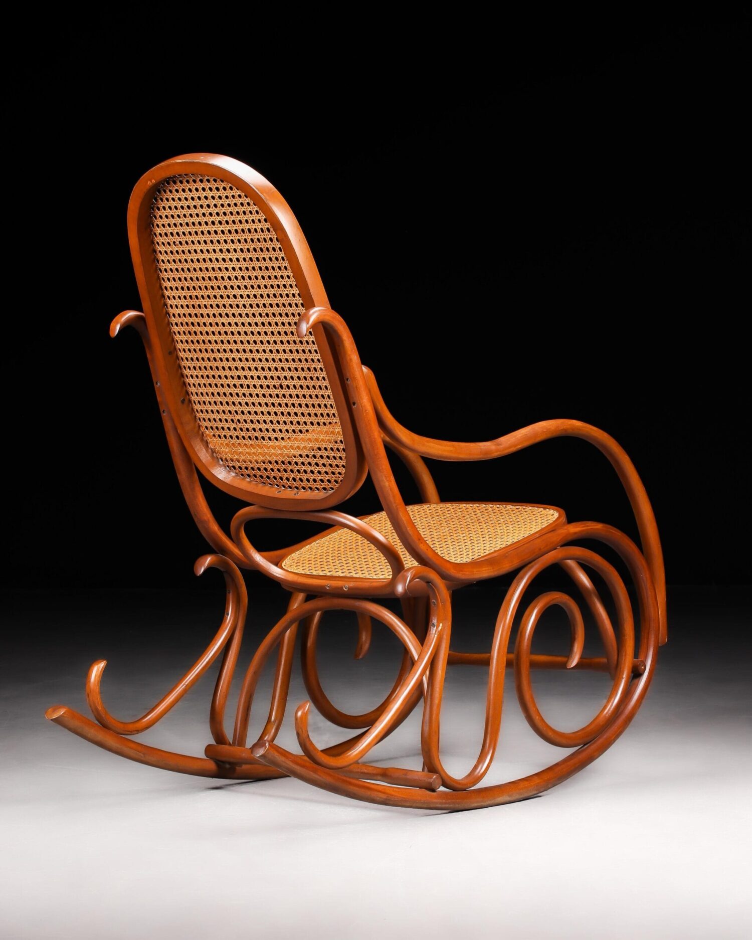 IMG-20241027-WA0054-scaled-1.jpg Thonet No.10 Sallanan Koltuk - Görsel 9