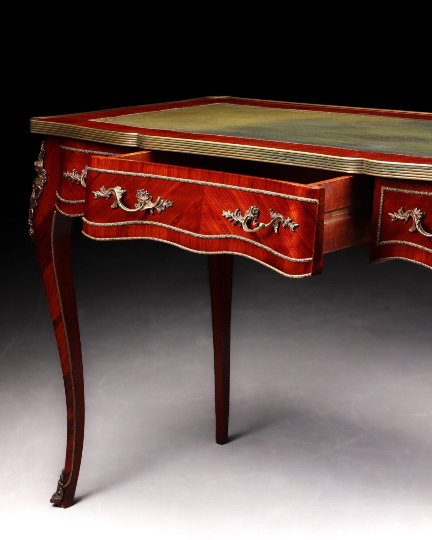 IMG-20241103-WA0052-scaled-1.jpg Louis XV Yazı Masası - Görsel 10