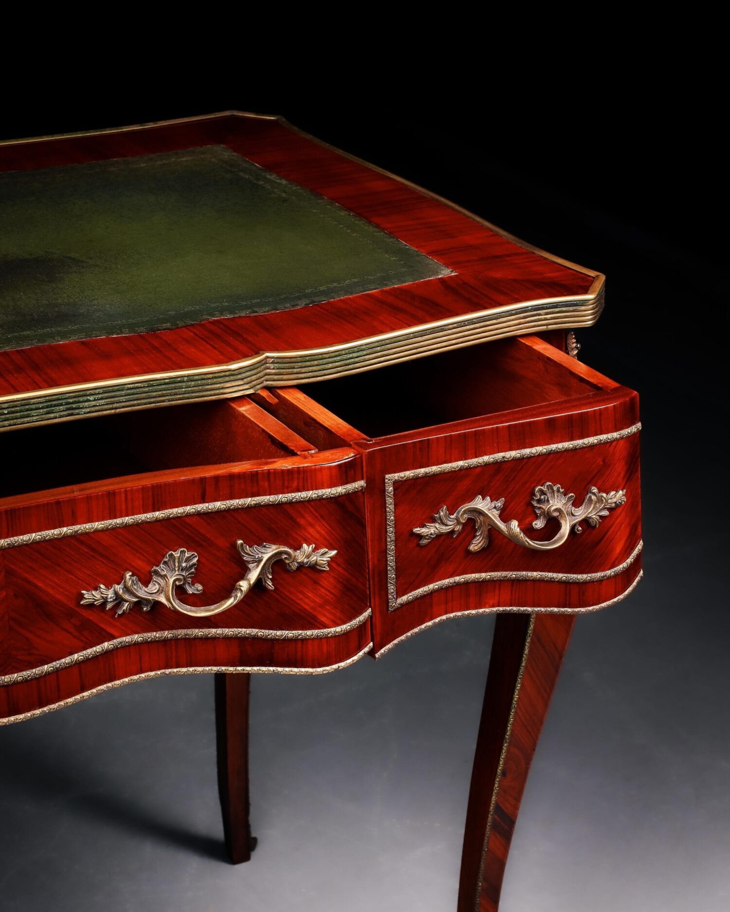 IMG-20241103-WA0060-scaled-1.jpg Louis XV Yazı Masası - Görsel 3