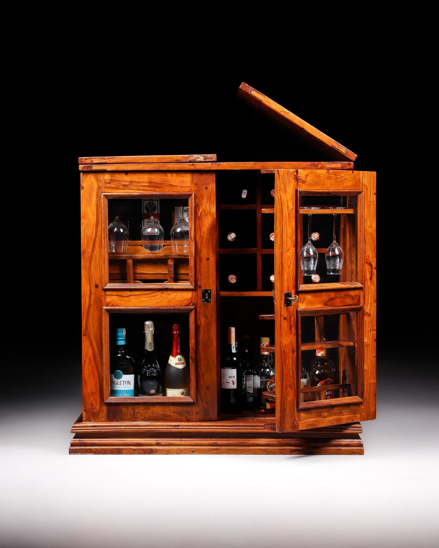 IMG-20241118-WA0027-scaled-1.jpg Nepal Bar Dolap - Görsel 1