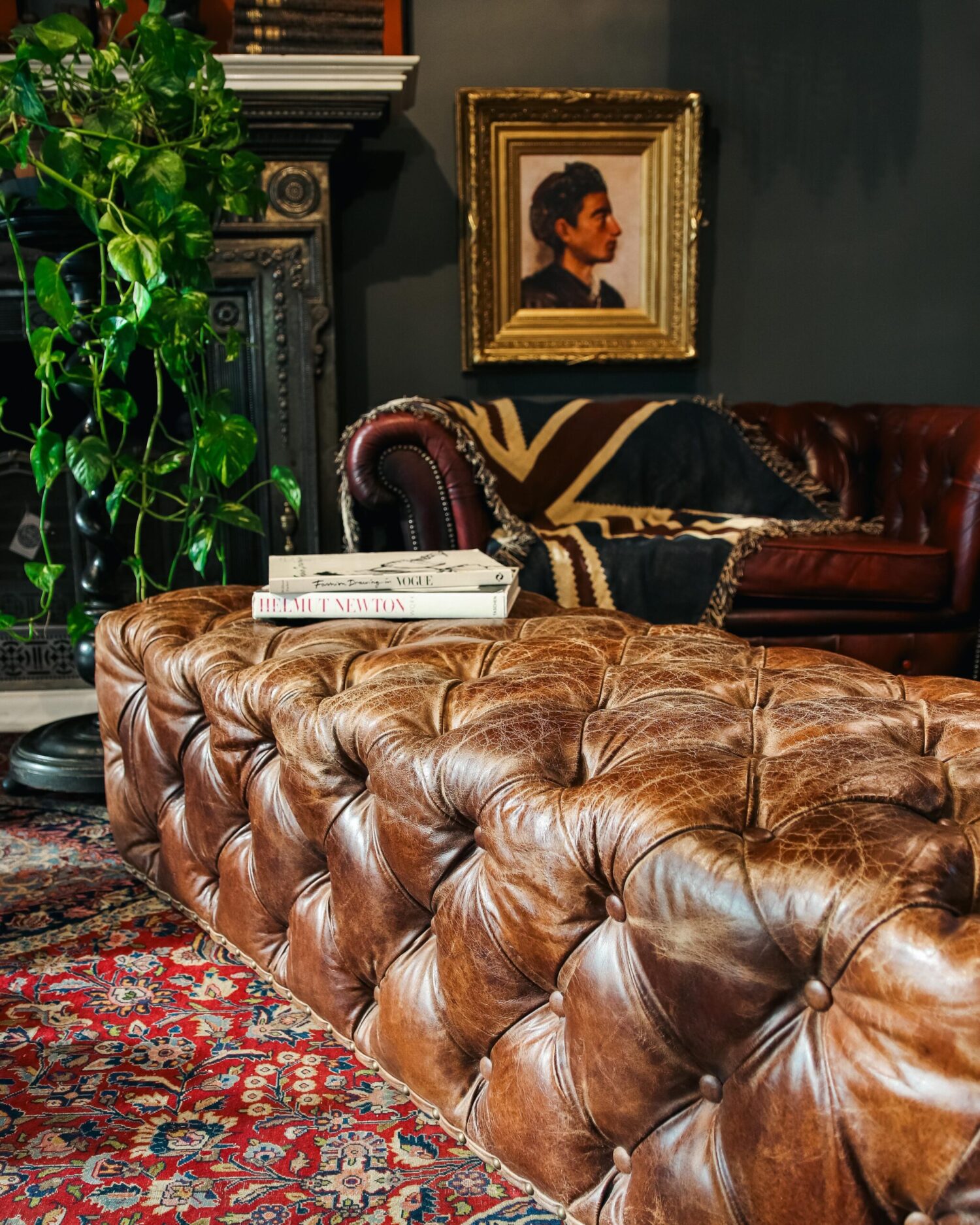 Timothy Oulton's Lord Digsby Footstool - Görsel 2