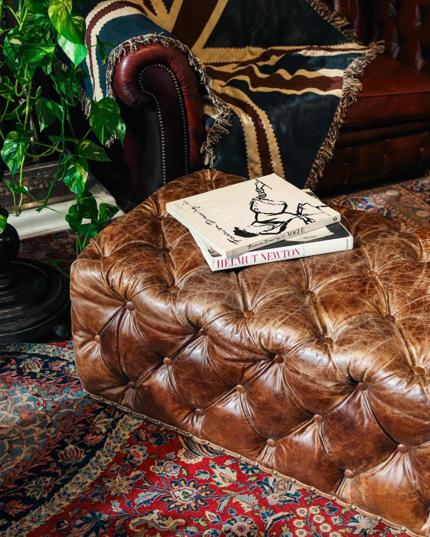Timothy Oulton's Lord Digsby Footstool - Görsel 5