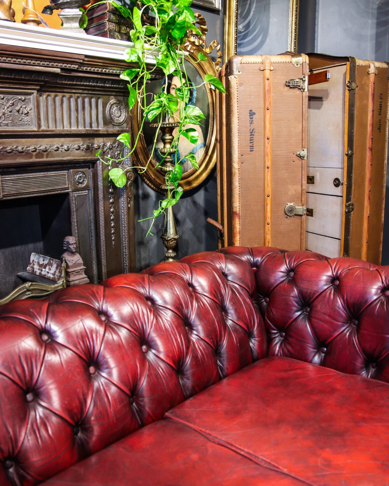 Kırmızı Chesterfield Kanepe - Görsel 7