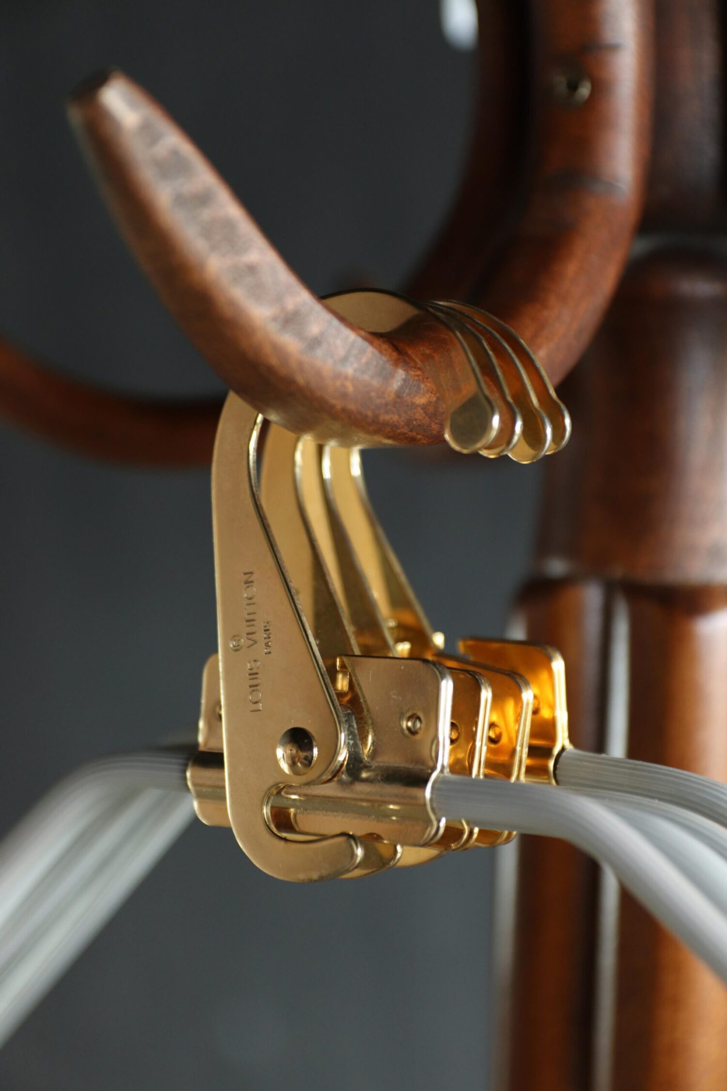 Louis Vuitton Askılar - Adet - Görsel 1