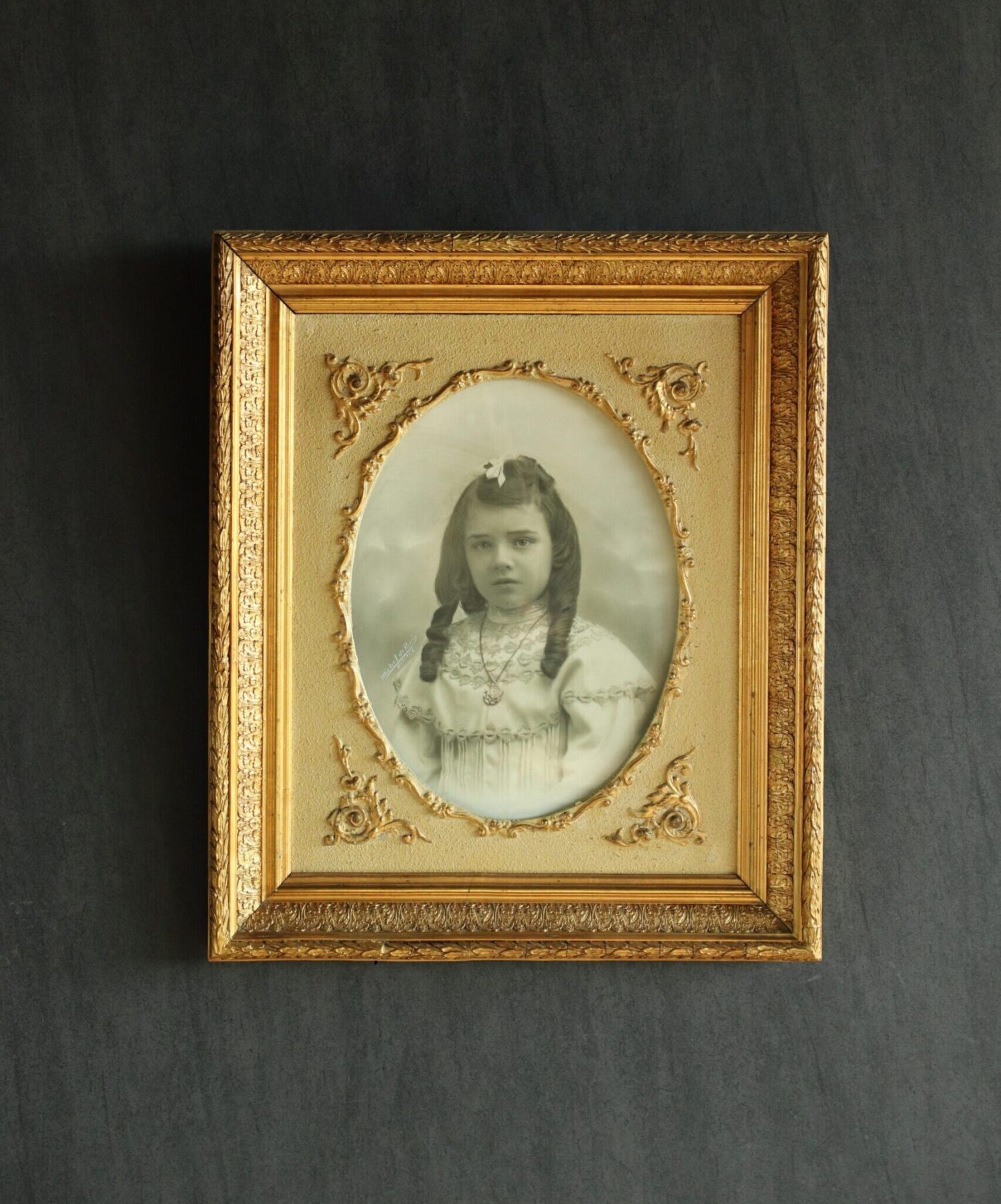 Altın Yaldızlı Ahşap Çerçeveli Antika Fotoğraf - Görsel 1