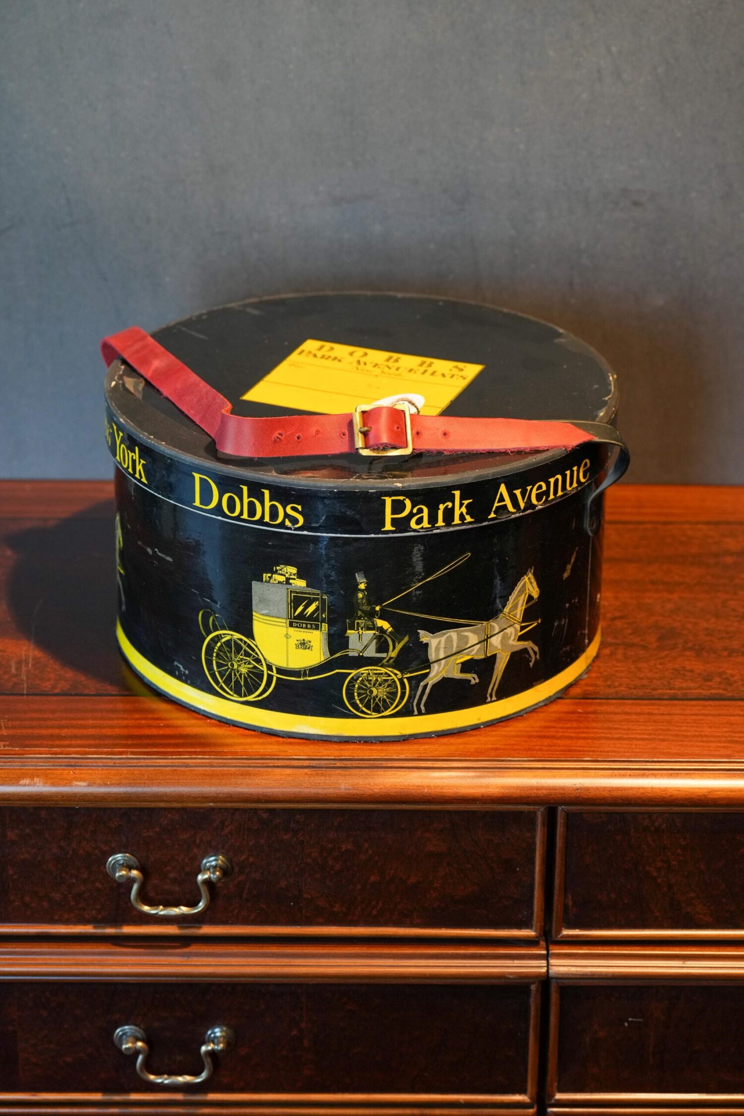 Dobbs Şapka Kutusu - Görsel 1