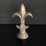 "Fleur de Lys" Figürü