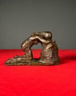 Kayada Ağlayan Bronz Kadın Heykel