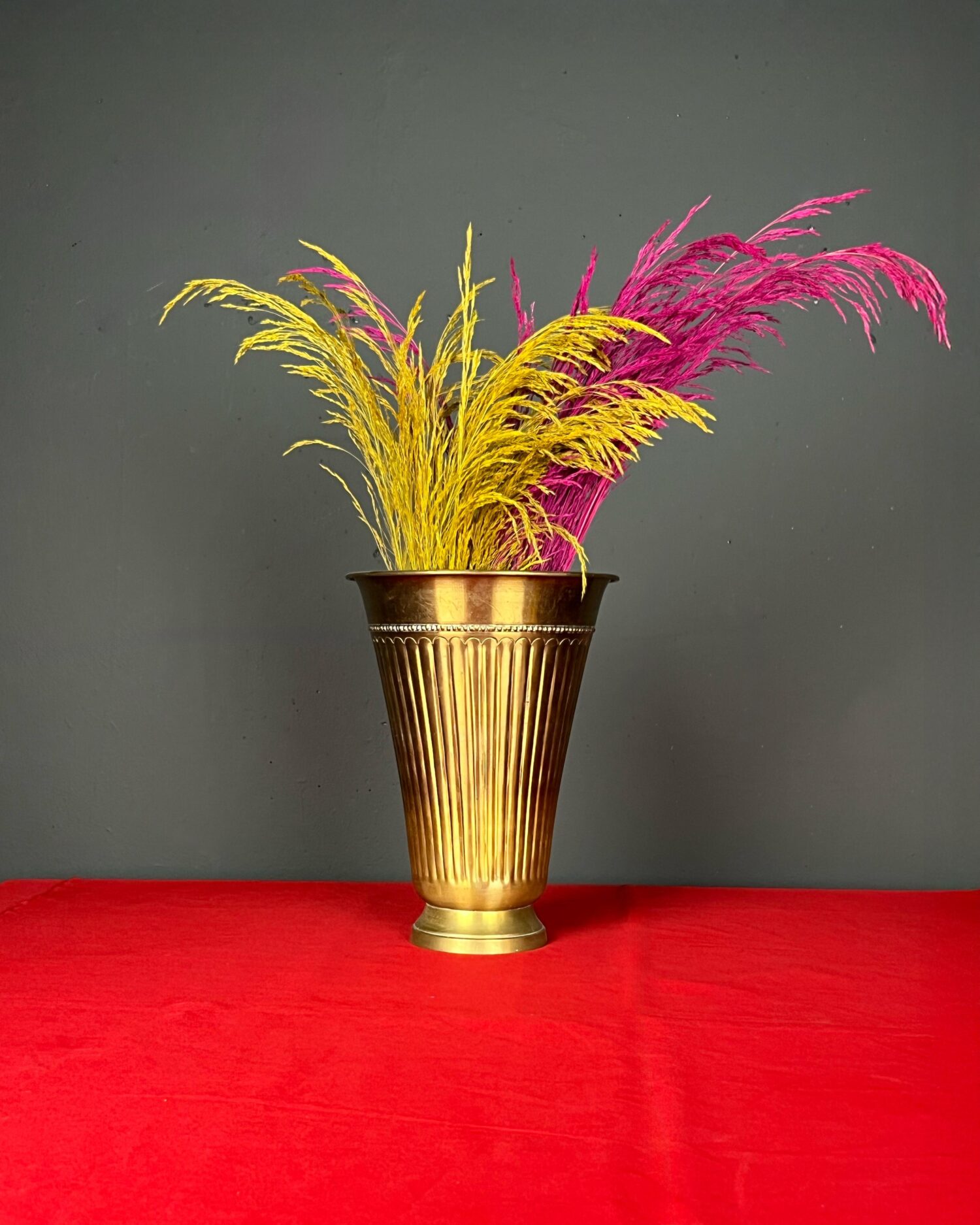 Altın Rengi Metal Vazo - Görsel 1