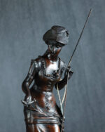 Bronz Balık Tutan Kadın Heykeli - Görsel 2