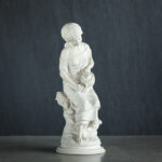 Mermer Sütçü Kız Heykeli