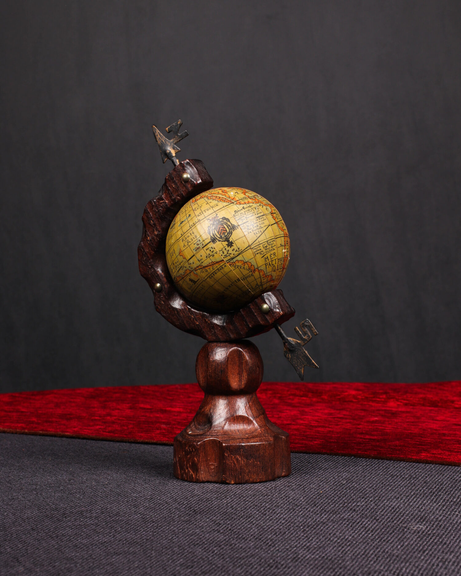 Ahşap Oyma Minik Dünya Heykeli - Görsel 1