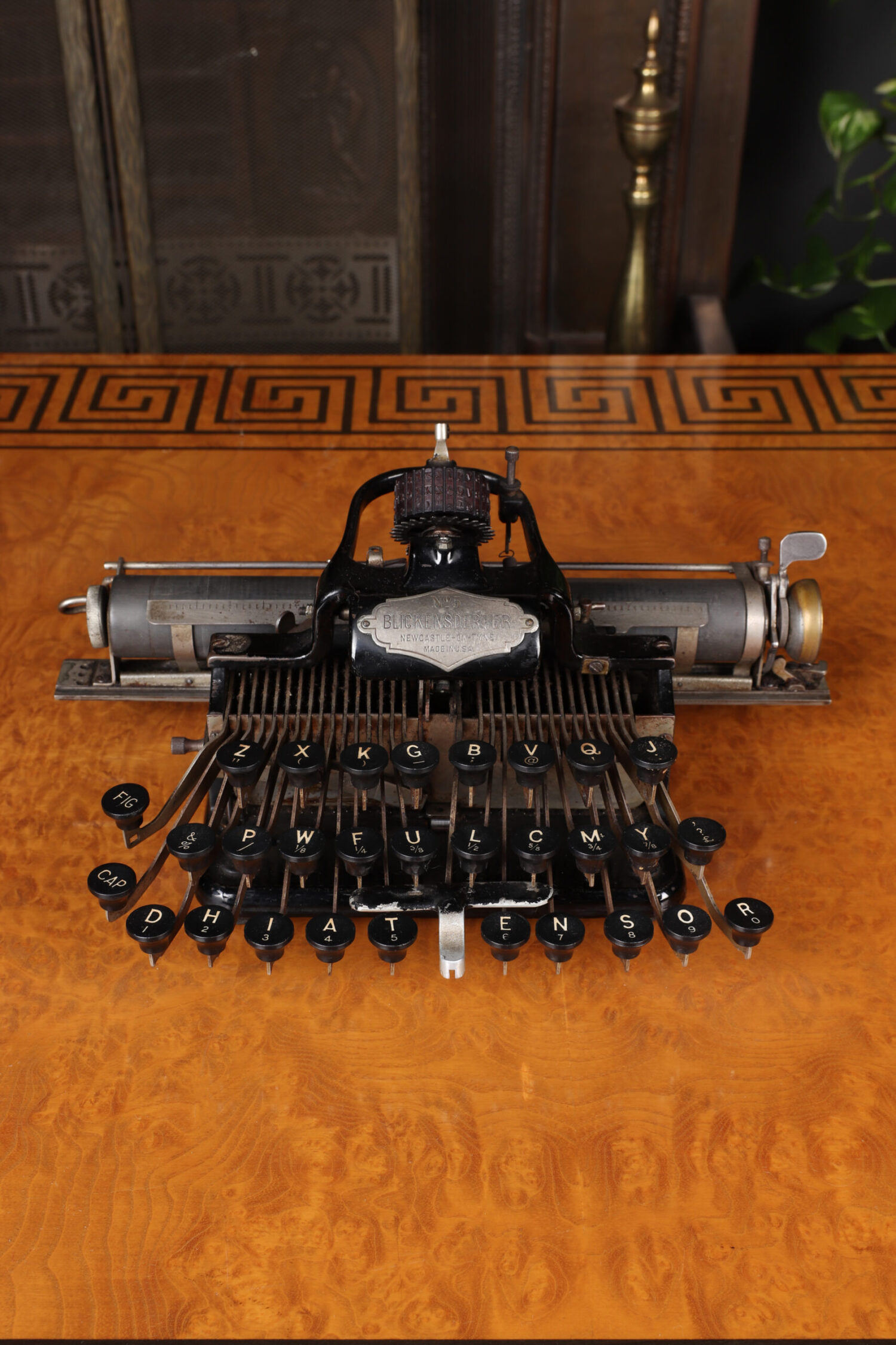 Orijinal Ahşap Kutusunda Antika Daktilo - Blickensderfer N°5 - Görsel 1